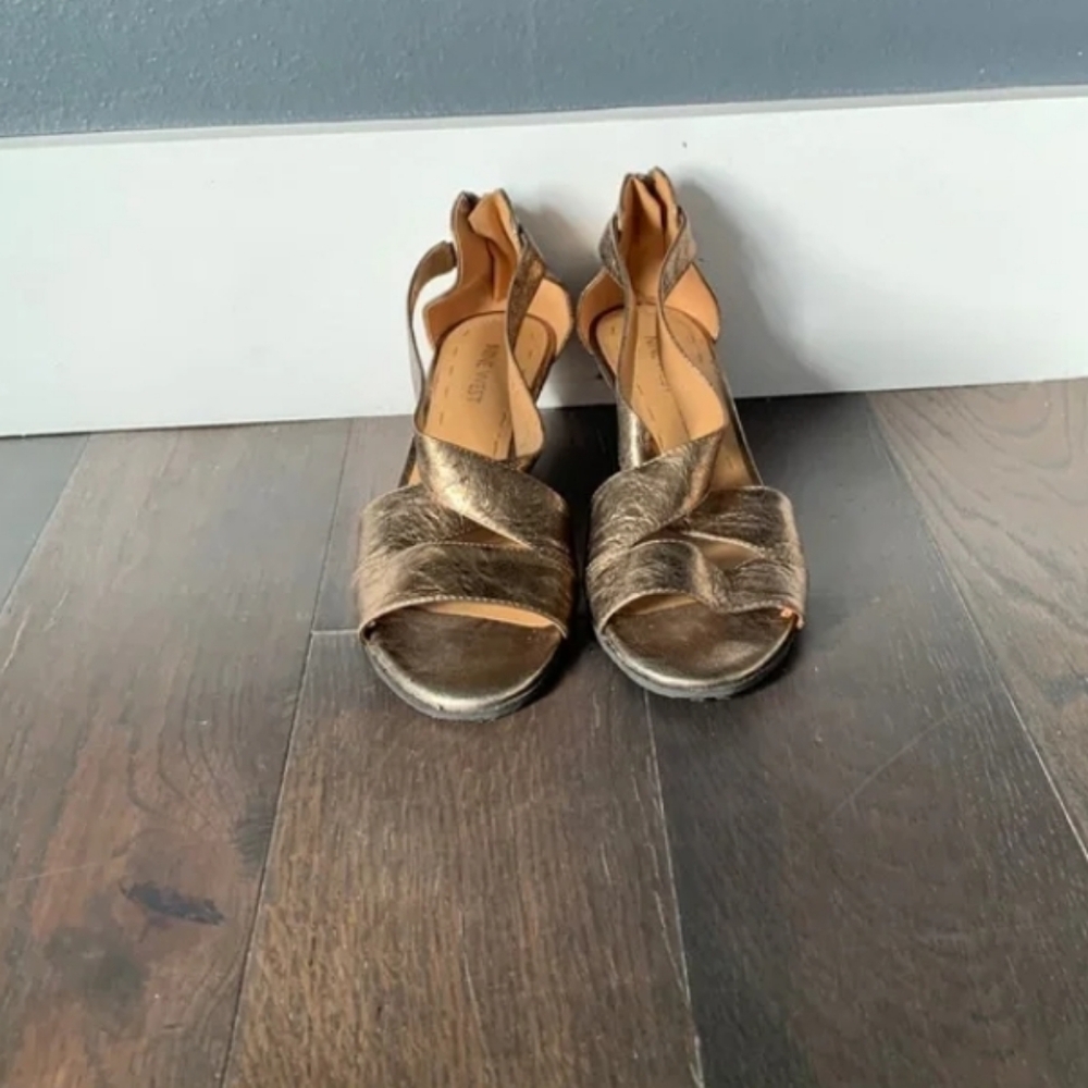 Golden wedge